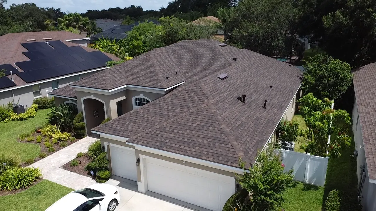 What to Expect If Your Roof Is Damaged During Hurricane Season
